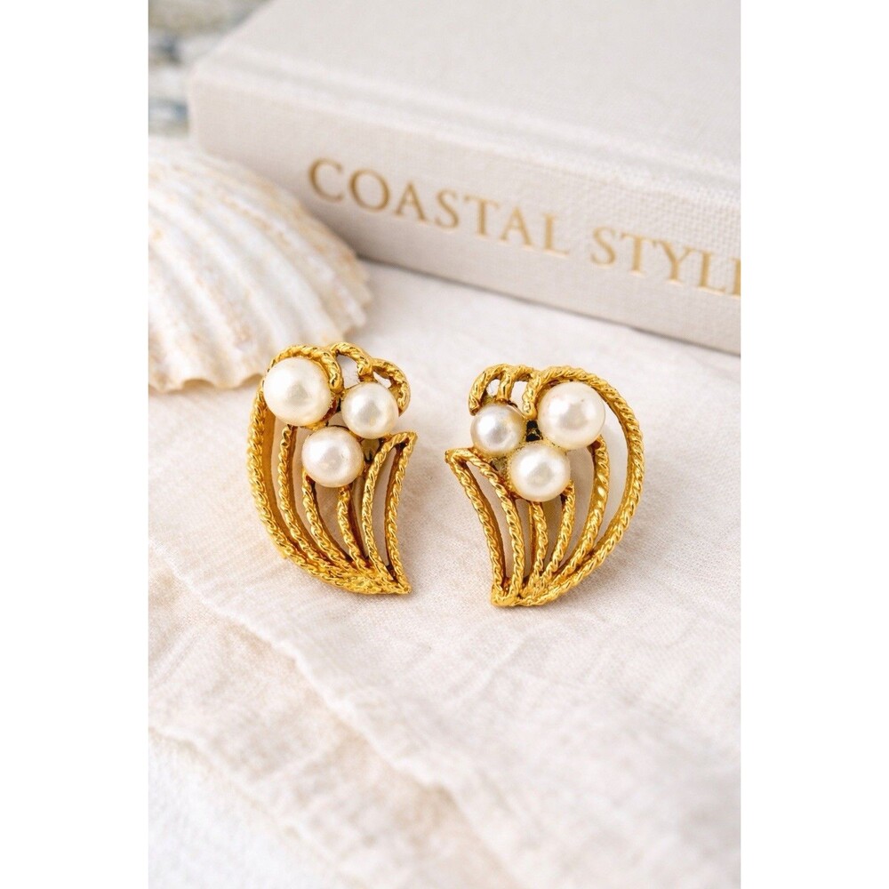 Vintage Gold Leaf Pearl Cluster Clip On Earrings 80s Coastal Grandma Luxe